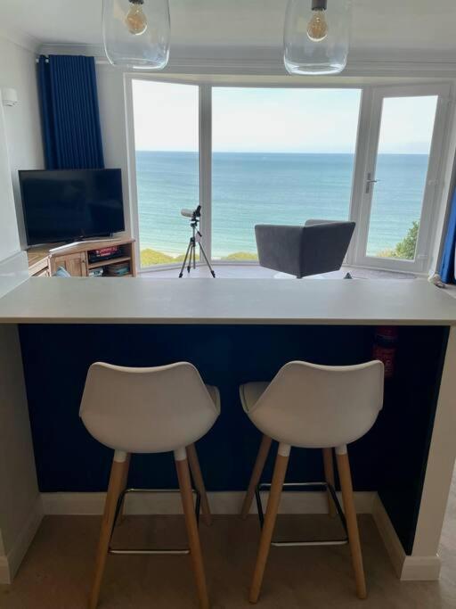 Shoreline - One Of The Views? Apartment *